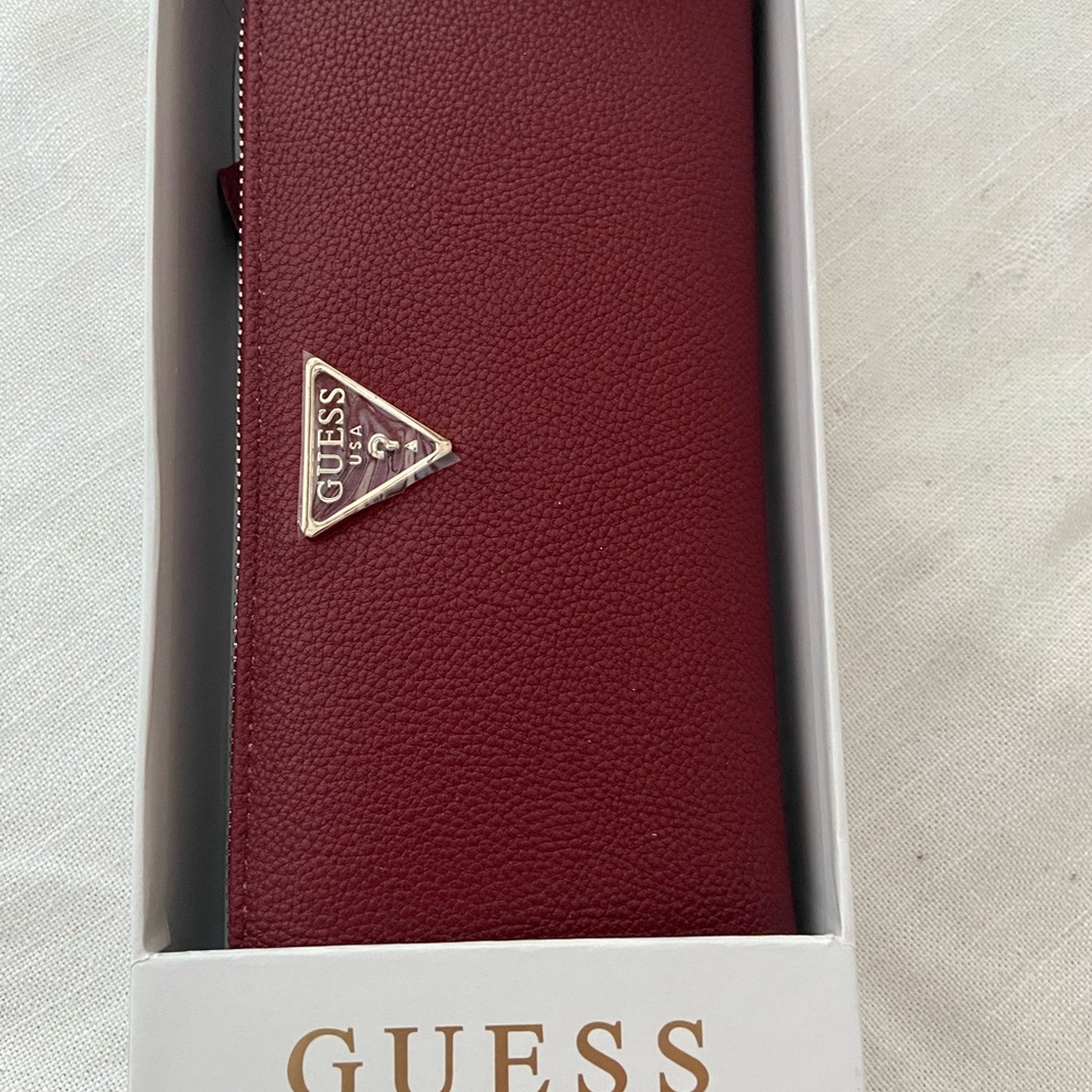 Clutch by Guess USA